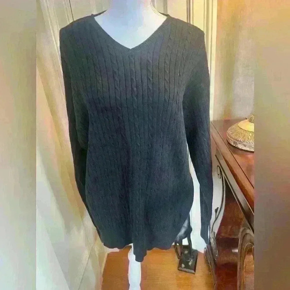 Izod Large black mens v neck sweater. Excellent condition. No imperfections - Picture 6 of 11